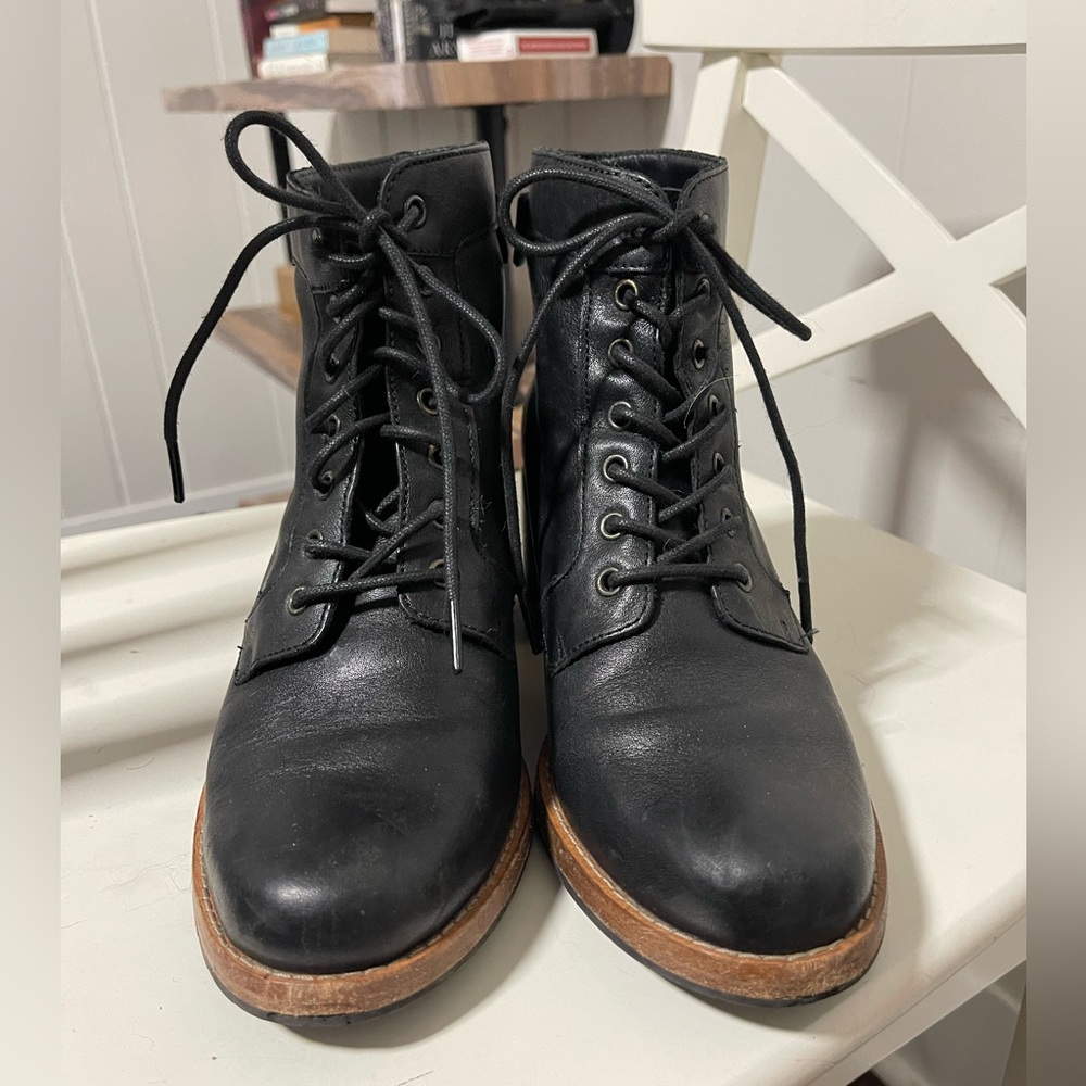 Clark’s Leather Lace-Up Boots (size 8)